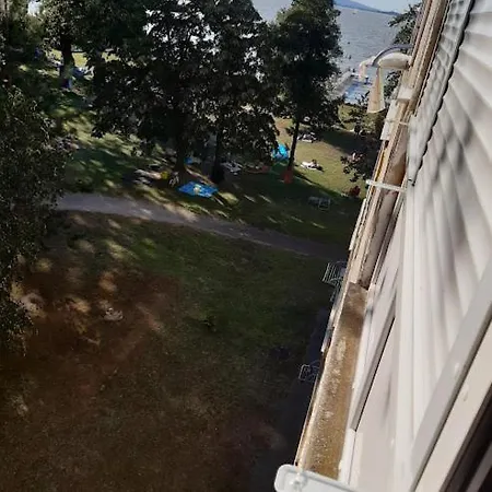 Kozvetlen Vizparti Apartman Paroknak Balatonfenyves